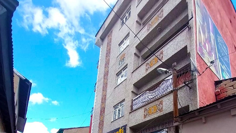 CHP'liler kiraladıkları beş katlı binayı ücretsiz olarak kız öğrencilerin kullanımına verdi
