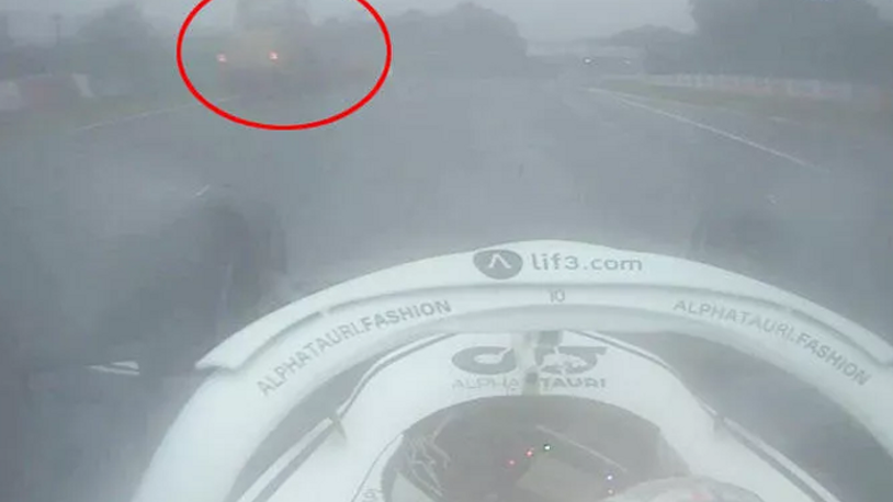 F1'de 'traktör' skandalı: Yarış güvenliği tehlikeye atıldı