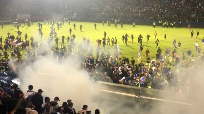 Futbol maçı trajediye dönüştü: 129 ölü
