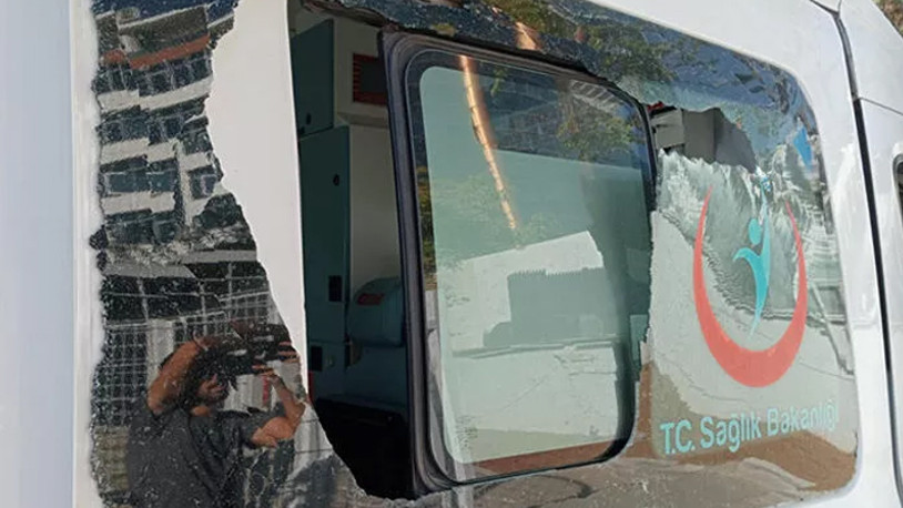 İki günde 4 ambulansa taşlı saldırı: 1 sağlık çalışanı yaralandı