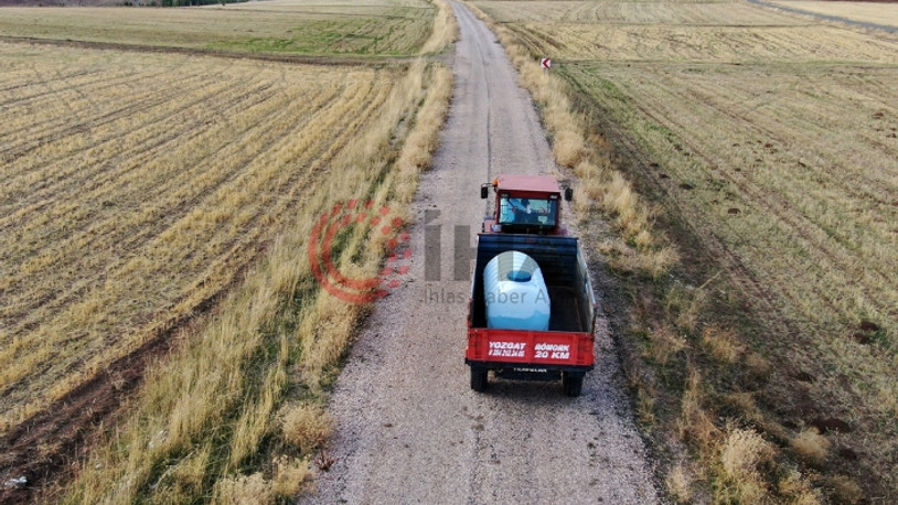 Köyü susuz kalan muhtar tankerle su taşıdı