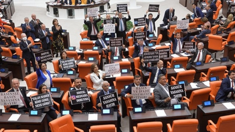 Sansür yasasında merak edilenler açıklandı: Dikkat çeken maddeler...