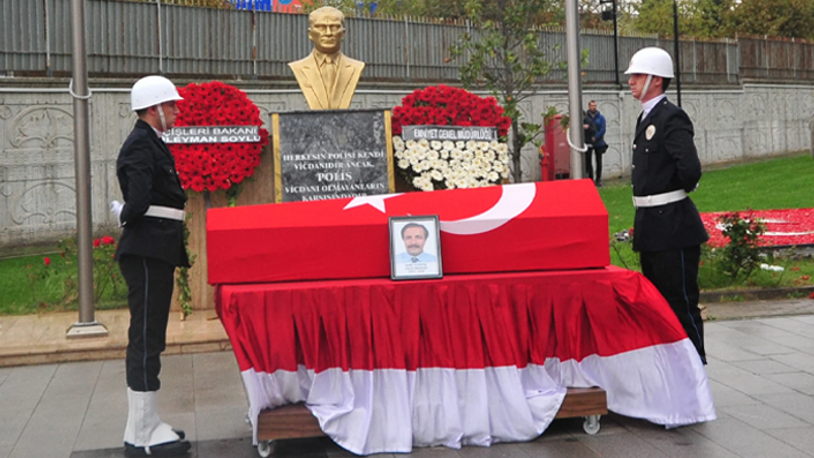 Şiddet gören kadını kurtarmak isterken şehit düşen polis için tören düzenlendi
