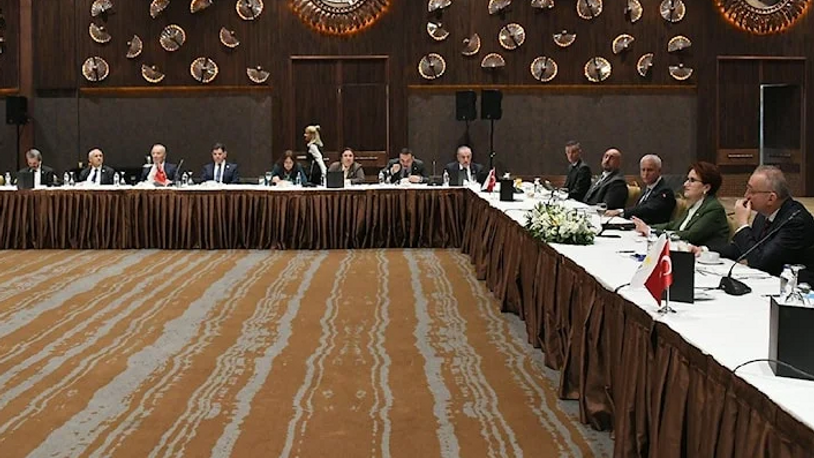 Akşener kurmaylarıyla toplandı