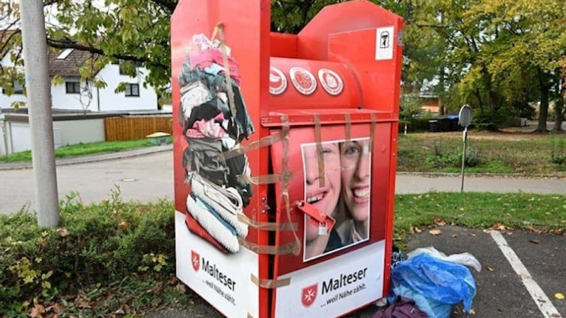 Giysi toplama kutusunda korkunç ölüm