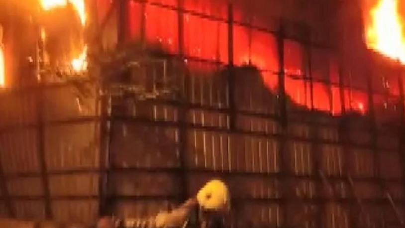 İstanbul’da işçilerin kaldığı konteynerde yangın