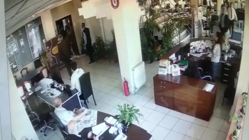 İzmir Şoförler ve Otomobilciler Esnaf Odası binasına silahlı saldırı