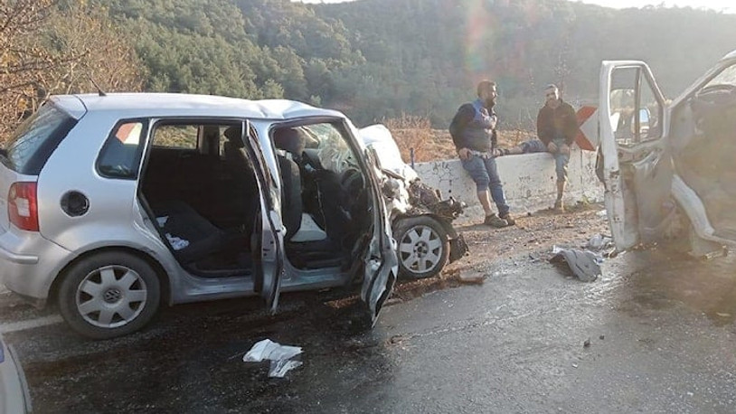 Minibüs ile otomobilin çarpıştığı kazada 9 kişi yaralandı