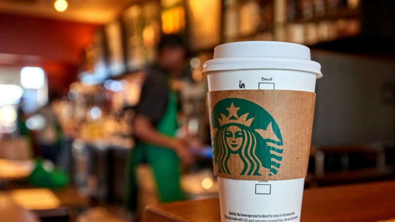 Starbucks'ta skandal: Hemen kovuldu