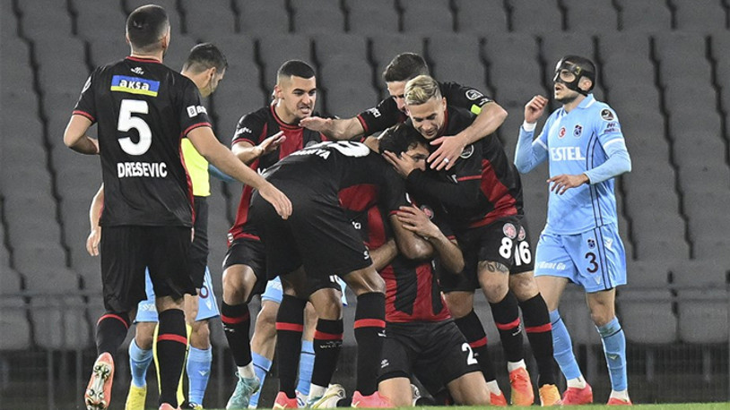 Trrabzonspor'a İstanbul'da soğuk duş: Fatih Karagümrük 4 golle kazandı