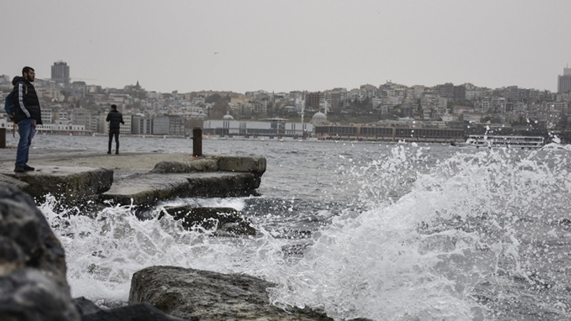 Valilik vatandaşları uyardı: İstanbul'da fırtına etkili olacak