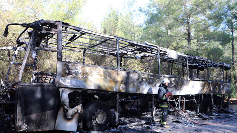 Antalya'da tur otobüsü alev aldı: 25 turist ölümden döndü