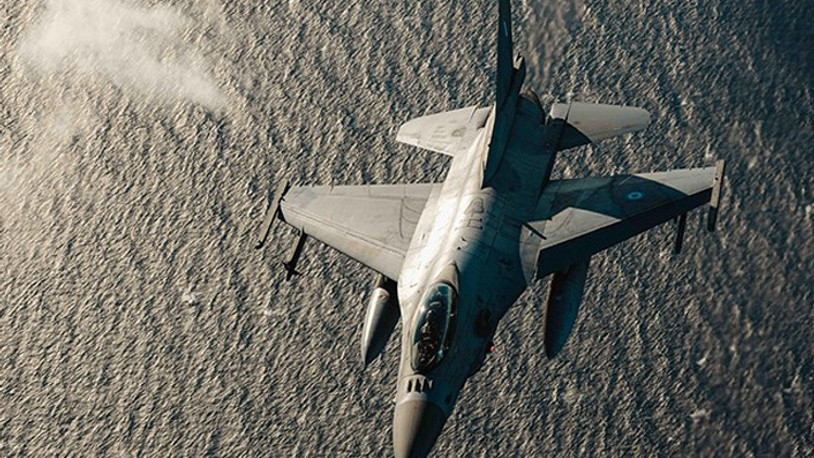 Yunanistan'a ait savaş uçağı denize düştü