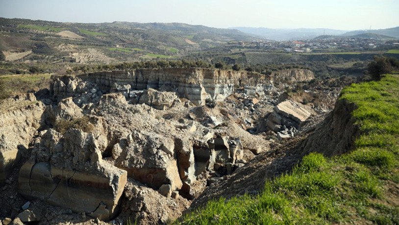 Kahramanmaraş depremi 50 metre genişliğinde, 40 metre derinliğinde vadi oluşturdu 