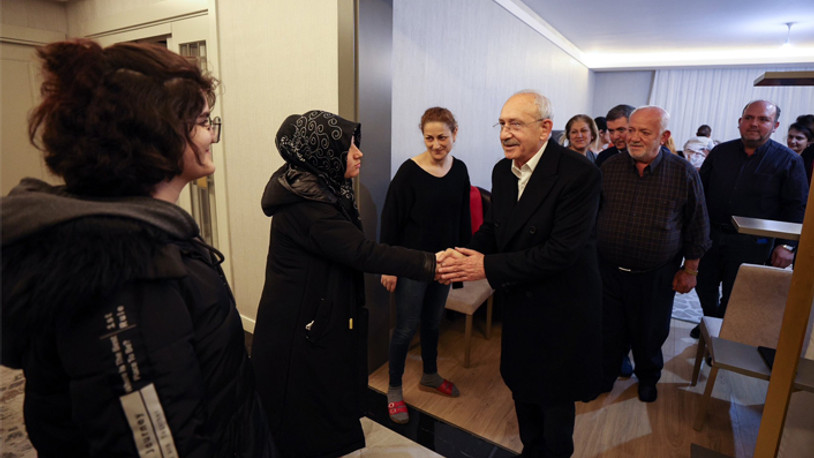 Kılıçdaroğlu, depremzede aileyi ziyaret etti