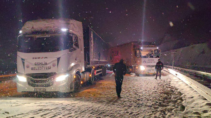 Yardım konvoylarının da olduğu Bursa-Ankara yolu trafiğe kapandı