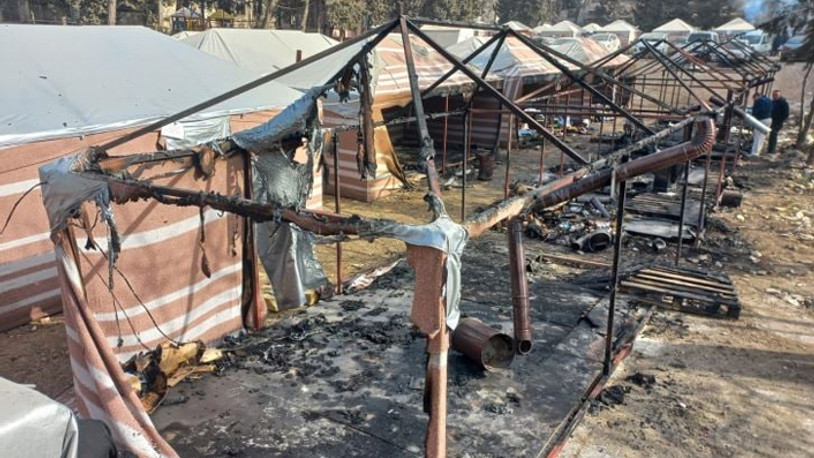 Çadırkentte yangın: Depremzedeler yaralandı