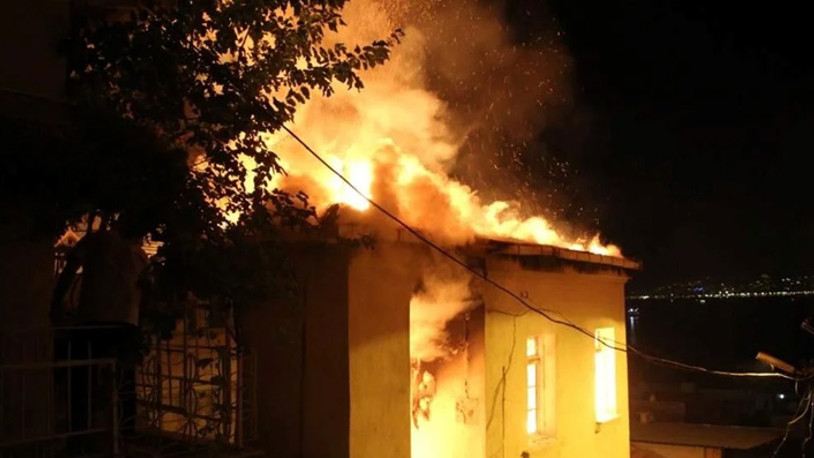 İzmir'de bir evde çıkan yangında genç kadın öldü, 40 günlük bebeği kurtuldu
