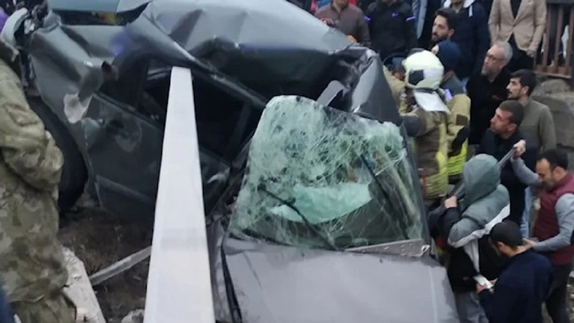 Korkunç kazada aba ile oğlu feci şekilde can verdi