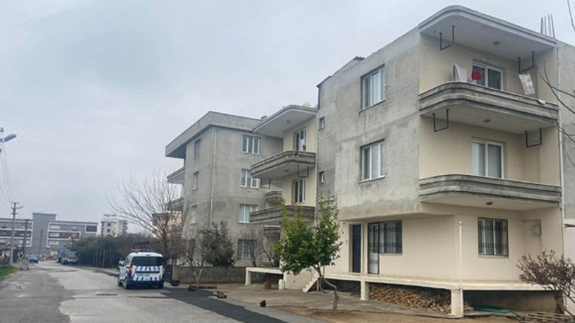 Polis refakatinde çocuklarını görmek için gittiği evde eski eşi tarafından öldürüldü