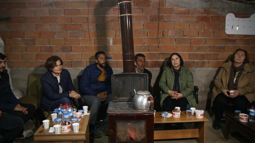 Selvi Kılıçdaroğlu ile Canan Kaftancıoğlu, deprem bölgesinde vatandaşlarla bir araya geldi