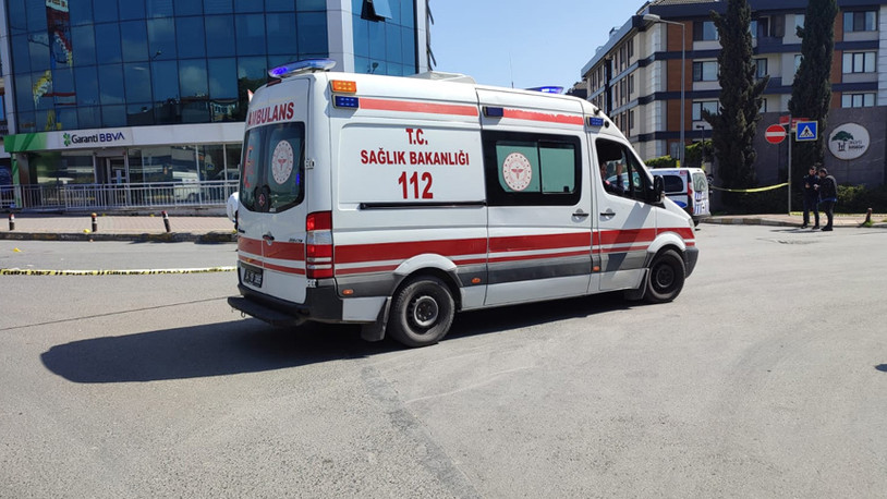 Bakırköy Adliyesi yakınlarında silahlı saldırı: Yaralılar var