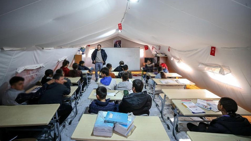 Depremzede öğrenciler çadırda sınava hazırlanıyor: Tercih edecek lise kalmadı