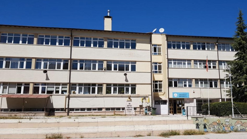 Eskişehir'de okul boşaltıldı: Kirişlerinden boru geçiyor