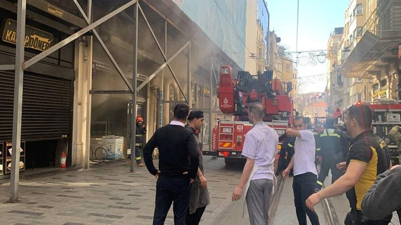 İstiklal Caddesi'nde yangın