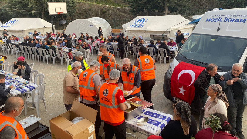 Kartal Belediyesi deprem bölgesi Hatay’da iftar yemeği vermeye devam ediyor