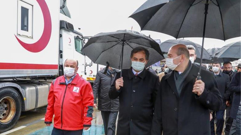 Kızılay yöneticisi depolardaki çadırları yakınlarına dağıttırmış