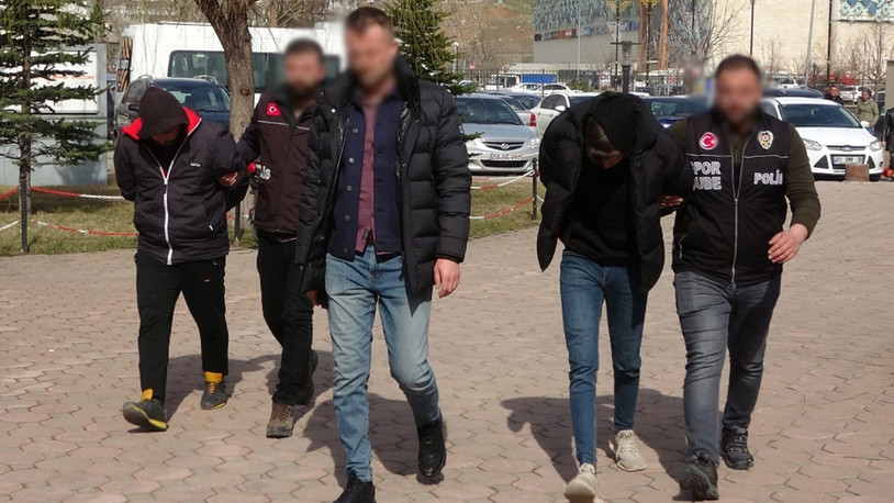 Sivas'ta Fiorentinalı futbolcuya saldıran iki taraftar hakkında karar