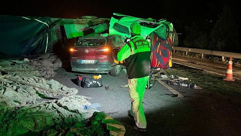 Feci kazada 2 kişi öldü: Ankara istikameti ulaşıma kapandı