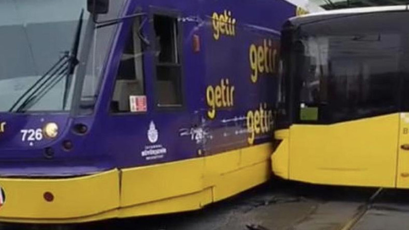 Aksaray'da İETT otobüsü tramvaya çarptı
