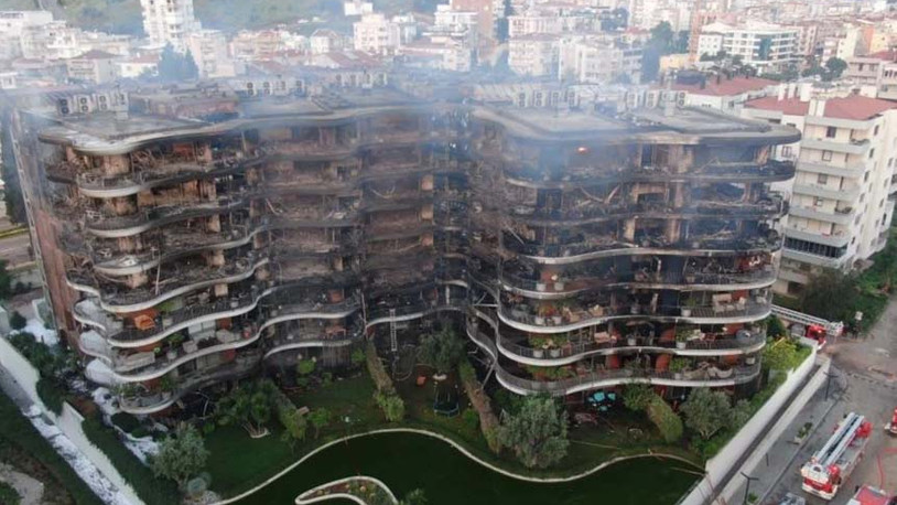 İzmir’deki site yangınında kundaklama şüphesi