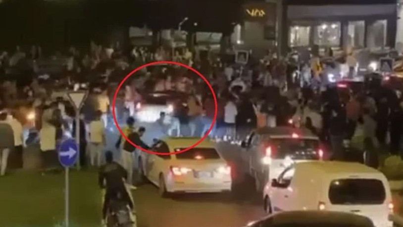 Bursa'da otomobil kutlama yapan Galatasaray taraftarlarının arasına daldı