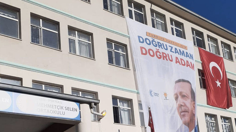 Van’da okula Erdoğan posteri astılar