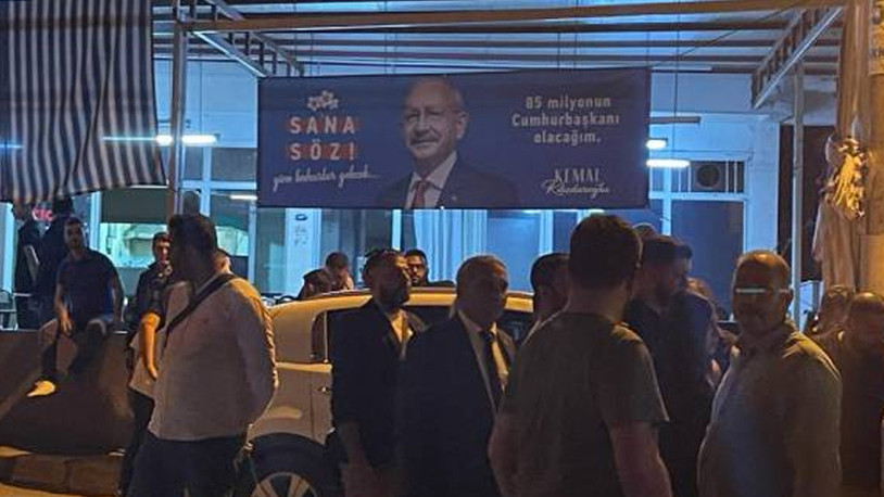 İzmir'de CHP seçim bürosuna saldırı