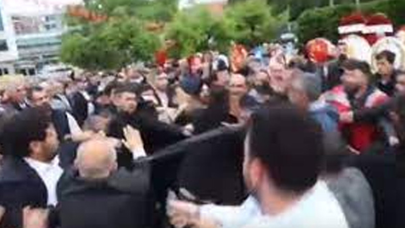 19 Mayıs kutlamalarında kavga: MHP üyeleri, CHP Gençlik Kolları'na saldırdı