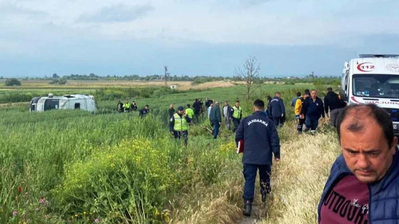 Lastiği patlayan minibüs takla attı: 8 yaralı