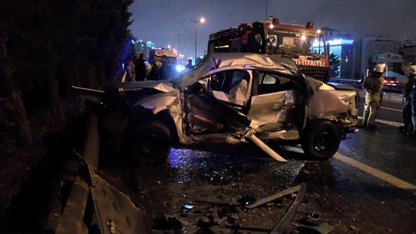 Ümraniye’de otomobil minibüse çarptı: 1 ölü, 2 yaralı