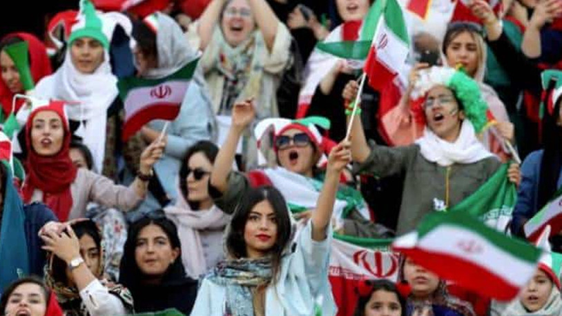 İran'da kadınların stadyumlara girişine onay verildi