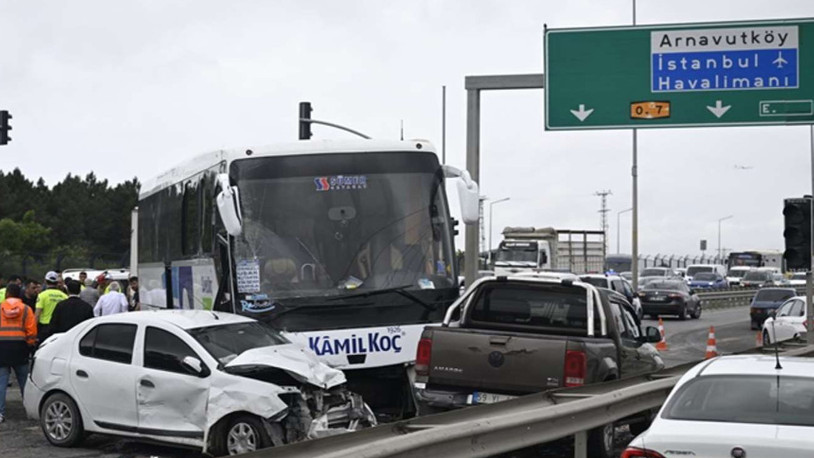 Arnavutköy'de otobüs ters yöne girdi: Yaralılar var