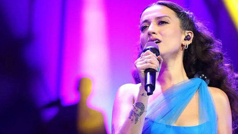 AKP'li Belediye Melike Şahin'in konserini gerekçesiz iptal etti