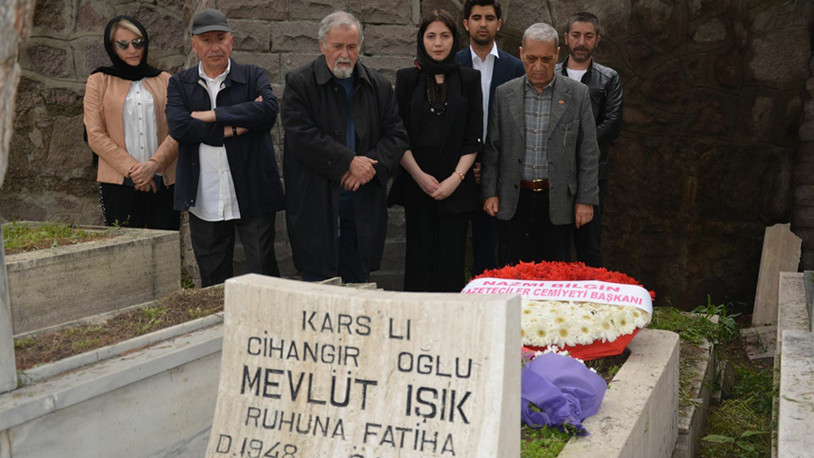 Gazeteci Mevlüt Işık unutulmadı: Mezarı başında anıldı