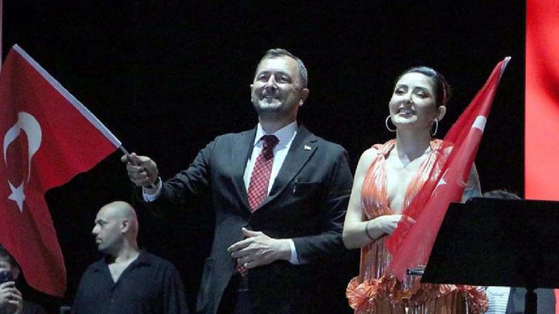 Melek Mosso konserini iptal etmeyen AKP'li başkan özür diledi