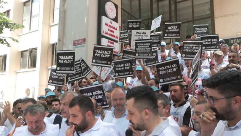Sağlıkçılar, İstanbul İl Sağlık Müdürlüğü önünde eylem yaptı