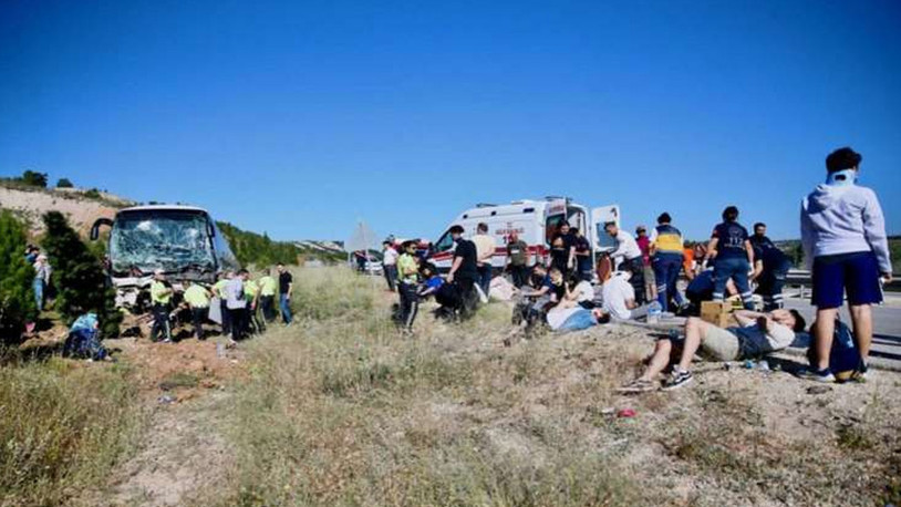 Eskişehir’de feci kaza: 35 kişi yaralandı