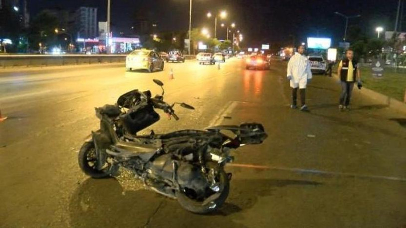 Otomobilin çarptığı motosiklet sürücüsü öldü