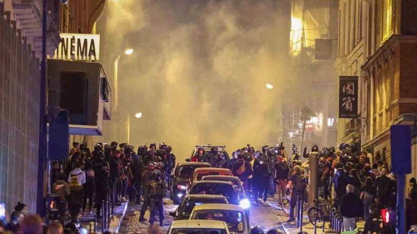 Fransa’da bir protestocunun ölümü nedeniyle 5 polis gözaltına alındı